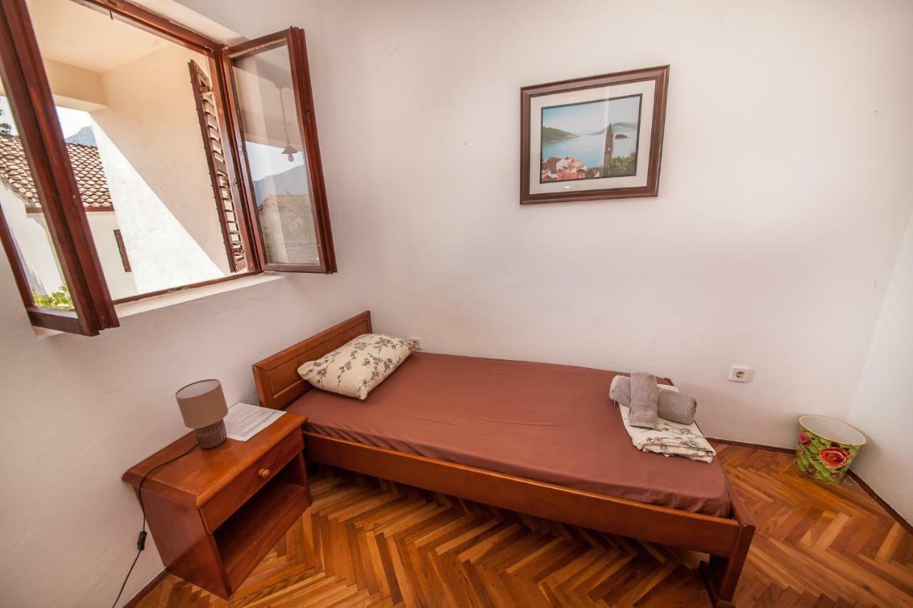 Alex Guesthouse Котор Екстериор снимка