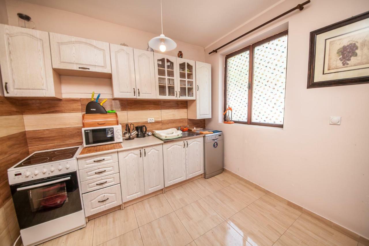 Alex Guesthouse Котор Екстериор снимка