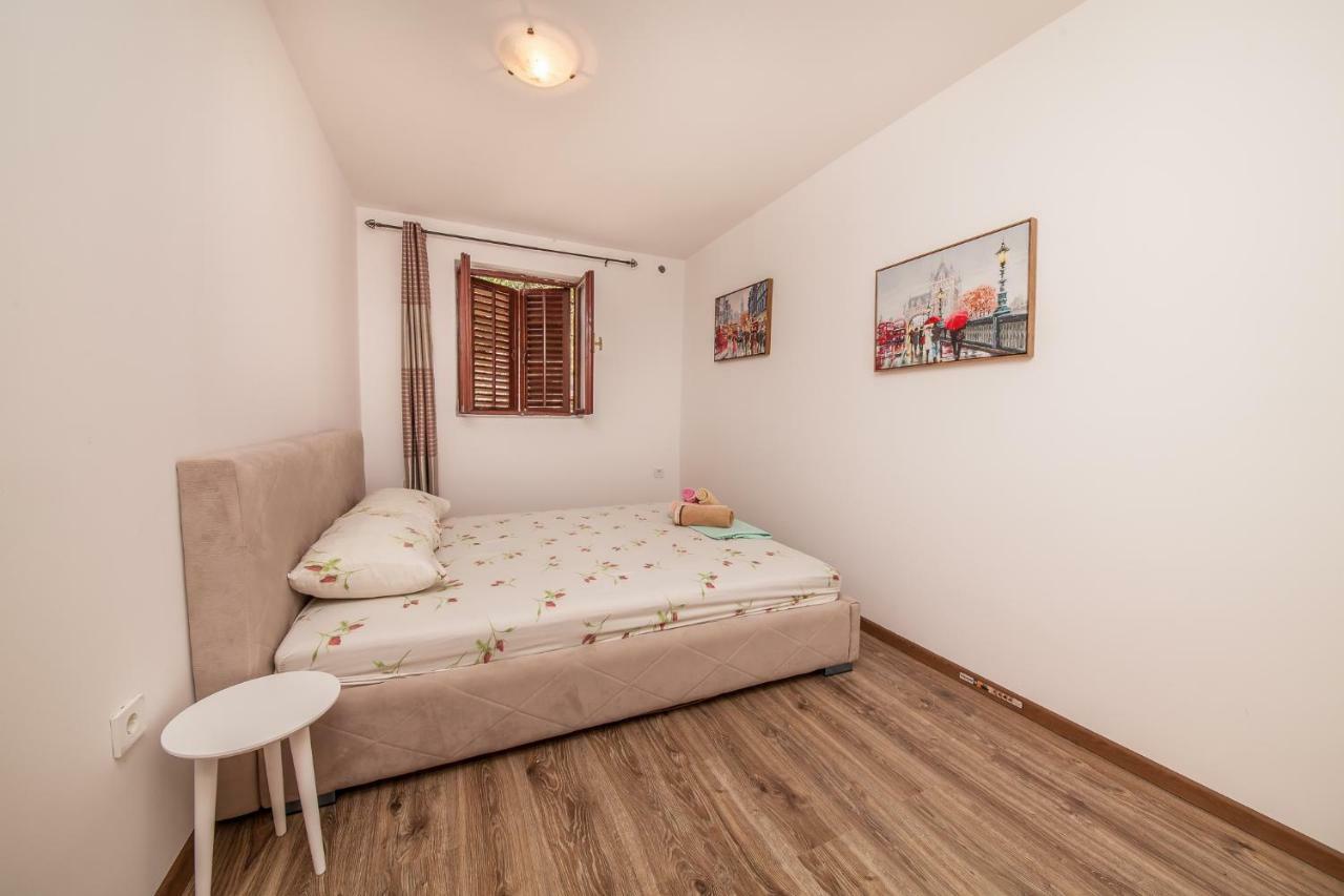 Alex Guesthouse Котор Екстериор снимка