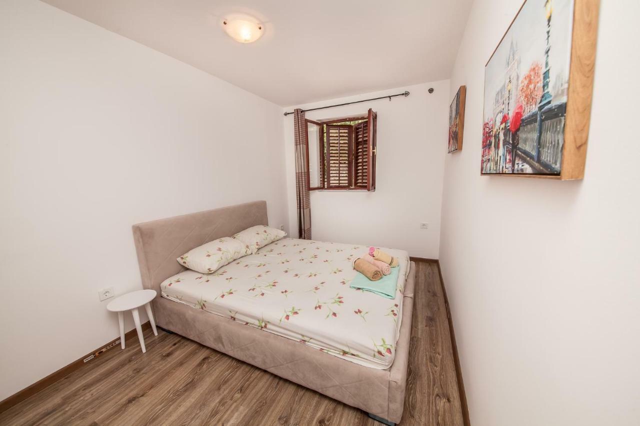 Alex Guesthouse Котор Екстериор снимка